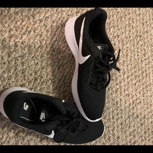 Nike Tanjun running shoes